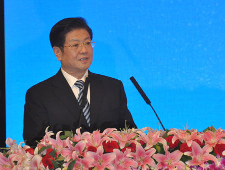 第十四届中国科协年会开幕式正在进行,中共中央政治局委员、全国人大常委会副委员长王兆国讲话。(人民网记者 王天乐 摄)